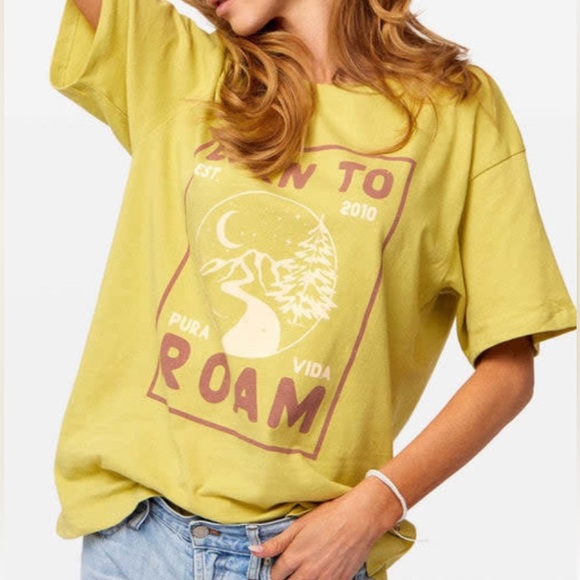 Pura Vida Tops - PURA VIDA PURAVIDA BORN TO ROAM CREW TEE LARGE oversized Yellow Graphic Tee